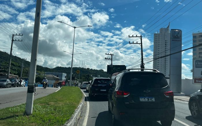 Semana começa com leves congestionamentos em Itajaí e Balneário Camboriú