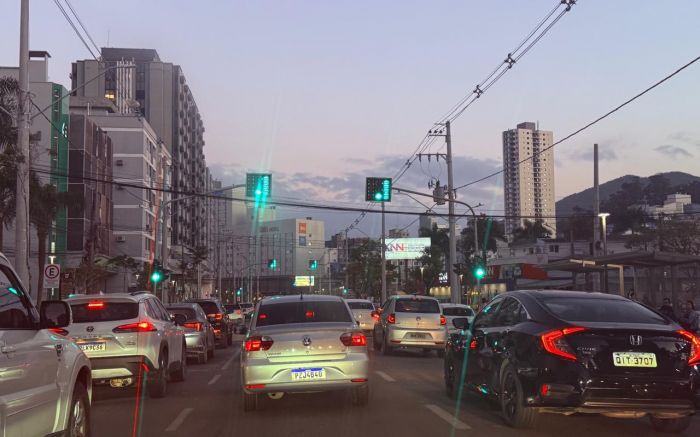 Congestionamento tá intenso em Itajaí e Balneário Camboriú