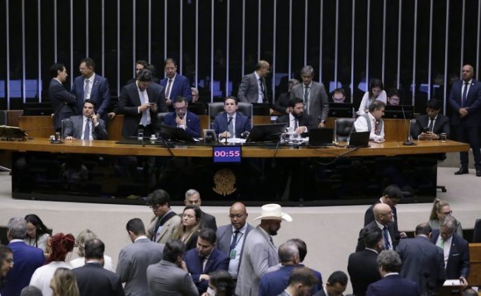 Votação teve dois turnos seguidos em sessão que varou a madrugada (Foto: Câmara dos Deputados)