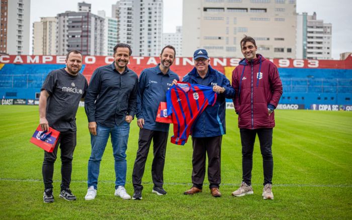 Comissão analisou estrutura e instalações do estádio do Marinheiro (Foto: Divulgação)