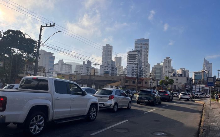 Final de tarde tem congestionamentos em Itajaí