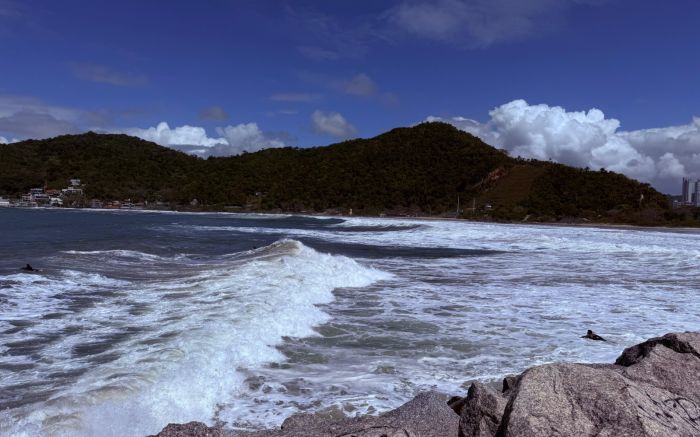Praia tava boa para o surfe na manhã desta quarta-feira