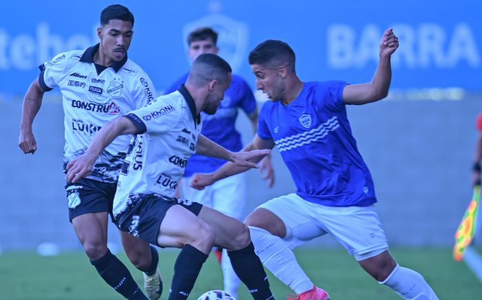 Barra venceu a partida de ida por 2 a 0 em Itajaí (Foto: Tiago Winter)