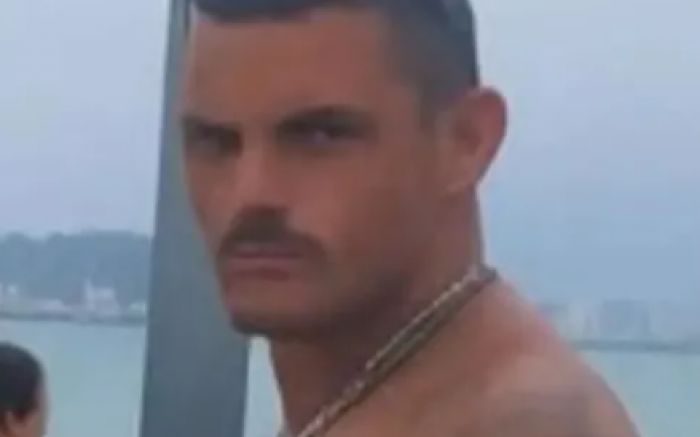 Corpo de Neuzi Aluízio Santos foi encontrado em área de mata, em Penha (Foto: Divulgação)