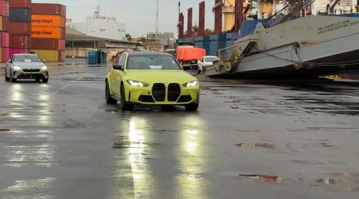 Porto de Itajaí recebeu 712 carros de luxo no navio Brasília Highway (Fotos: Divulgação)
