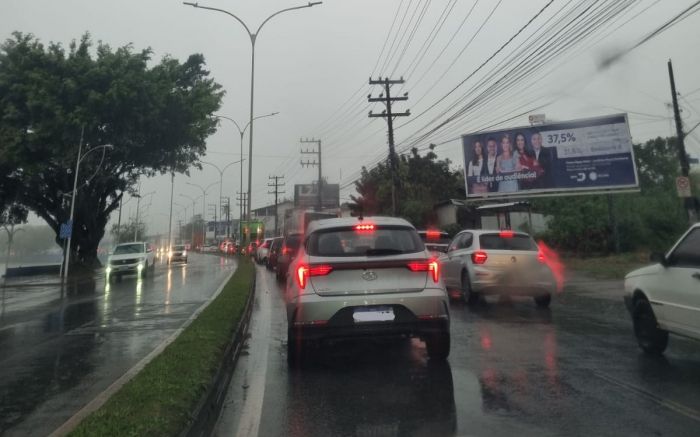 Chuvarada complica o trânsito em Itajaí e Balneário Camboriú