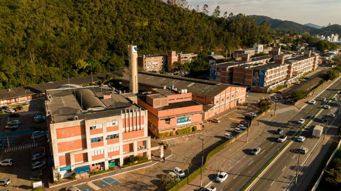 Equipe privada de combate a incêndio analisa a situação (Foto: Ilustrativa)