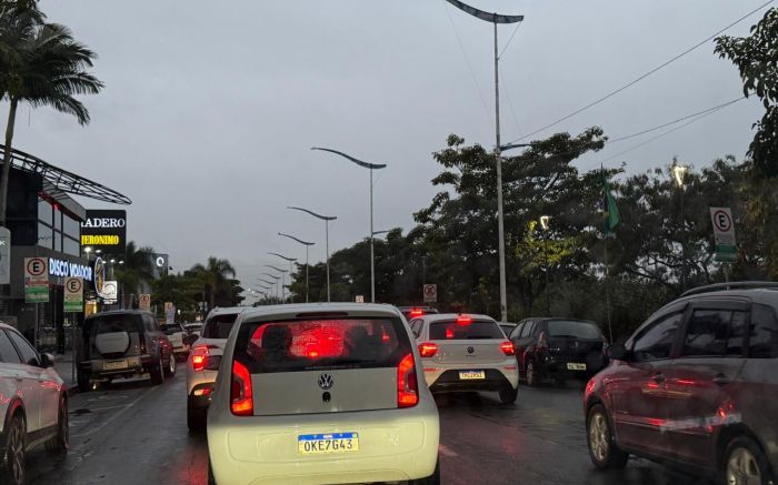 Beira Rio está congestionada com a fila do ferry boat