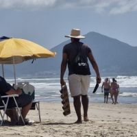 Ambulantes que querem trabalhar na temporada precisam se cadastrar