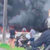 Incêndio em empresa de contêiner às margens da 101