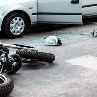Motociclista tem fratura exposta após acidente