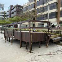 Força do mar destrói parte do calçadão de Itapema