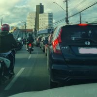 Congestionamento trava o centro de Itajaí e Balneário Camboriú