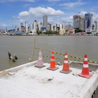 Trapiche "instagramável" em frente à Prefeitura de Navegantes é demolido