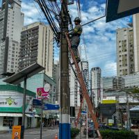 Fiaceira que enfeiava a avenida Central é retirada