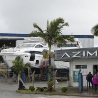 Chefão da Azimut faz transição pra nova diretoria na fábrica de Itajaí