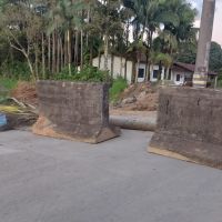 Obra fecha acesso da Volta Grande e deixa moradores indignados