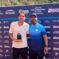 Tenista de Itajaí é campeão de torneio no Rio de Janeiro