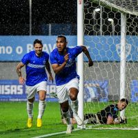 Barra renova com o goleiro Ewerton e o volante Natan