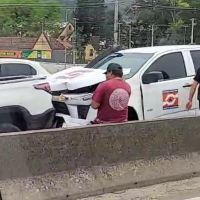 Engavetamento com nove carros deixa uma pessoa ferida