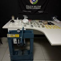 PM apreende mais de 4 quilos de drogas em Itajaí