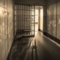 Pai é preso em Itajaí por abusar dos filhos e engravidar a própria filha