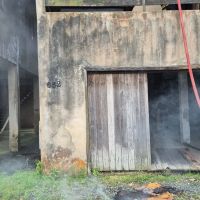 Casa pega fogo no bairro São Cristóvão em Barra Velha
