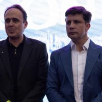 Inauguração de nova atração do Unipraias coloca Fabrício Oliveira e Carlos Humberto no mesmo palco