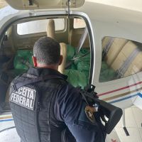 Avião com R$ 3 milhões em iPhones é apreendido em Porto Belo