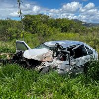 Motorista morre em acidente entre carro e caminhão na Jorge Lacerda