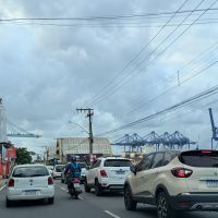 Motoristas já contornam o Mercado do Peixe para esperar o ferry boat