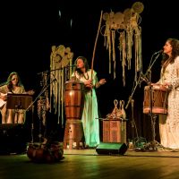 Bárbara, Marcela e Natália levam as músicas do “Rezo” à Casa da Cultura