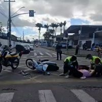 Carro corta a frente de moto e causa acidente na rua Luiz Lopes Gonzaga