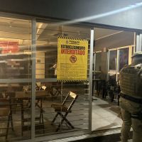 Operação fecha botecos badalados em frente à Univali de Itajaí