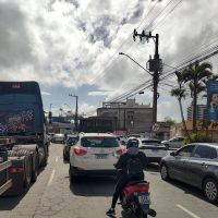 Sextou com congestionamento e fila tripla em frente ao porto