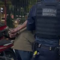 Drogado que invadiu colégio foi liberado