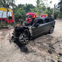 Incêndio destrói rancho e dois carros em Bombinhas