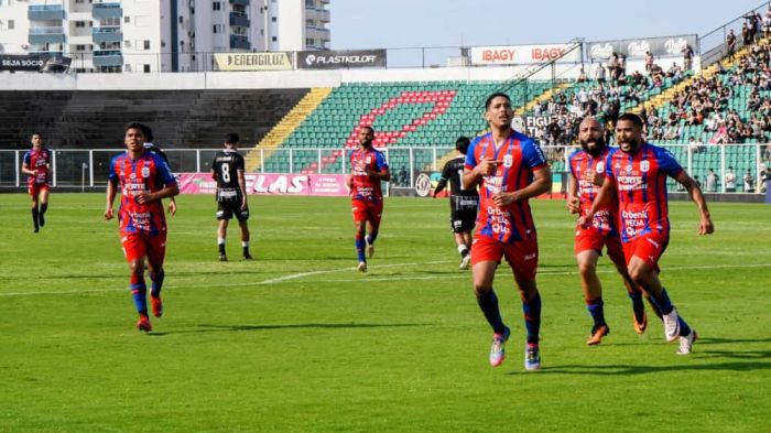 Felipe Santos e Zé Eduardo marcaram os gols do Marcílio (Foto: Flávio Roberto)