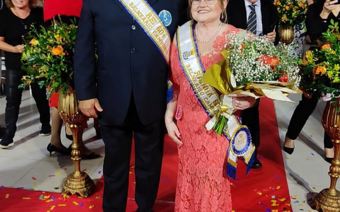 Rei e rainha da edição anterior vão passar a coroa (Foto: Divulgação/PMBC)