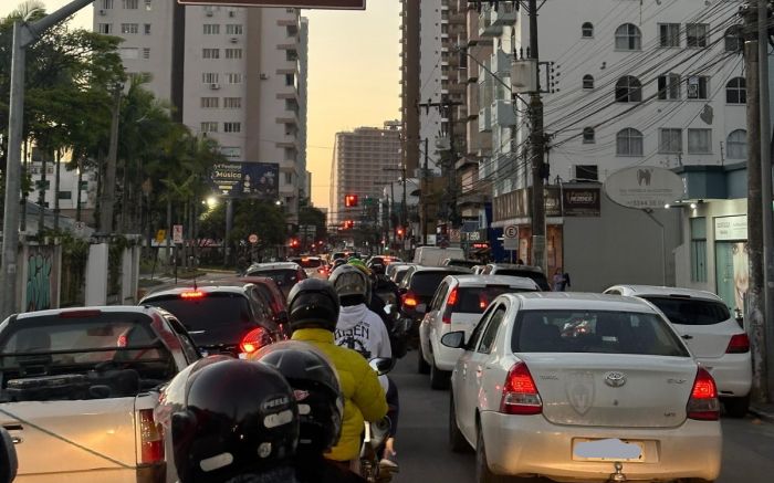 Filas começam a tomar conta da região na hora do rush