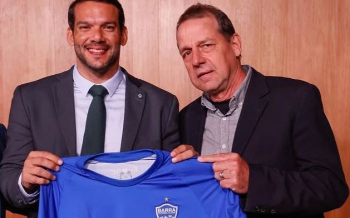 Bene com o presidente da CBF, Samir Xaud (Foto: Divulgação)