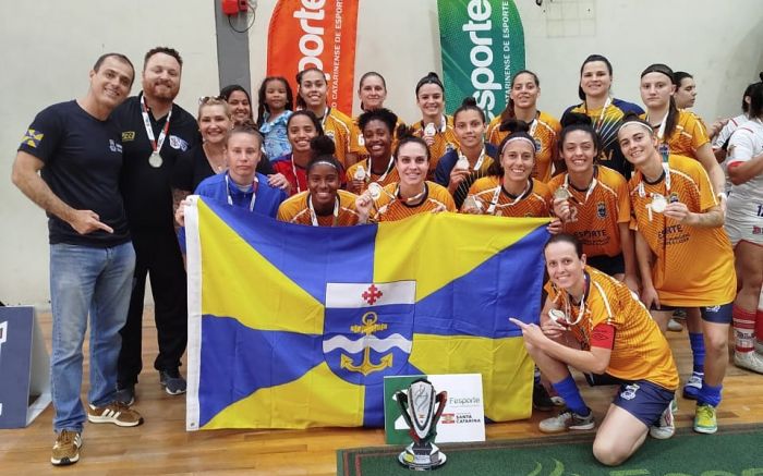 Futsal feminino de Itajaí foi vice-campeão do regional e se classificou (Foto: Divulgação)