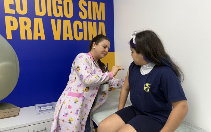 Foco principal da campanha é atualizar caderneta de crianças e adolescentes (Foto: Camila Diel)