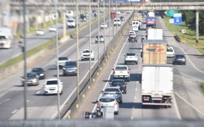 Congestionamento na BR 101 atrapalha motoristas na manhã de quinta-feira