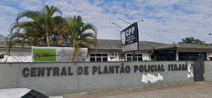 A dupla foi levada até a Central de Plantão Policial de Itajaí (Foto: Ilustrativa)