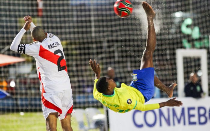 Jogadores brasileiros pedalaram muito na noite de quinta em cima dos peruanos (foto:Divulgação/Conmebol)
