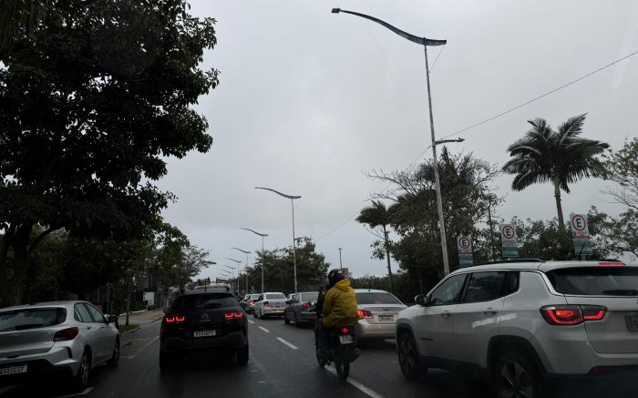 Congestionamento toma conta da BR 101, ferry boat e principais avenidas da região