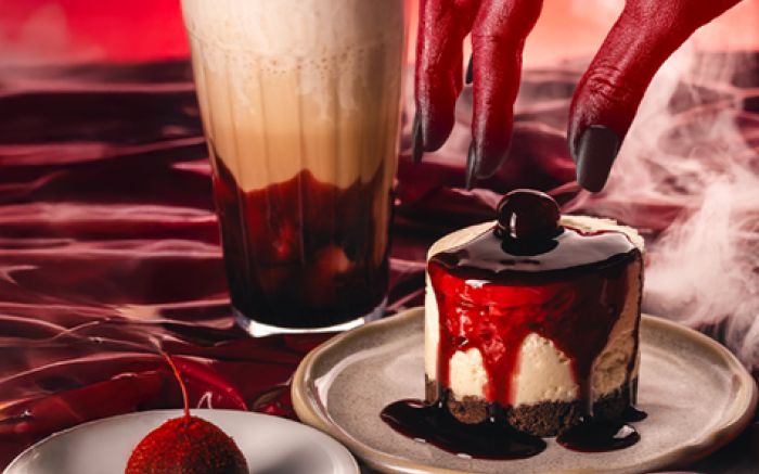 Com visual “instagramável” e sabor marcante, a cereja amarena estrela o novo menu “Halloween Enfeitiçado” do Café Cultura (Foto: Divulgação)