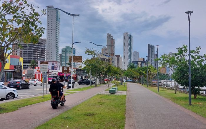 Depois de o sol protagonizar o clima nos últimos dias, sexta-feira deve ser de chuva e trovoada em Itajaí (Foto: Amanda Moser)