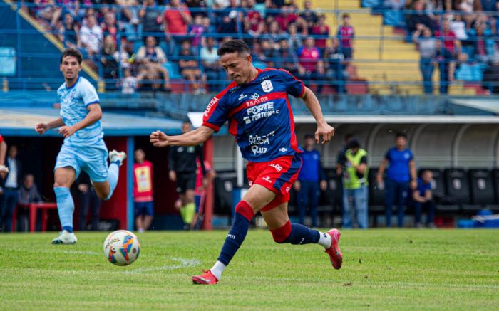 Marcílio tenta chegar à semifinal do torneio pelo sétimo ano seguido (Foto: Vica Bueno)